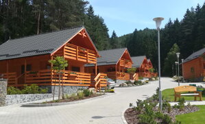 Chaty v Lopušnej doline ošetrené Tíkovým olejom Naturalis Oils odtieň jelša