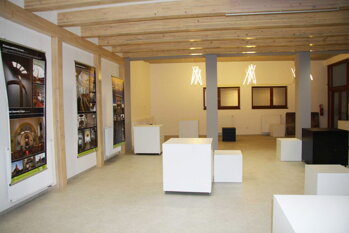 Böhme Suncare 800 + Böhme Jet Finish od Renojavy na drevených prvkoch v interiéri Creative Design Gallery Prešov