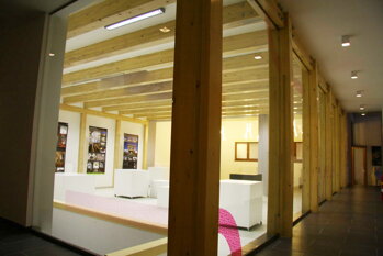 Böhme Suncare 800 + Böhme Jet Finish od Renojavy na drevených prvkoch v interiéri Creative Design Gallery Prešov