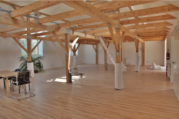 Böhme Suncare 800 + Böhme Jet Finish od Renojavy na drevených prvkoch v interiéri Creative Design Gallery Prešov