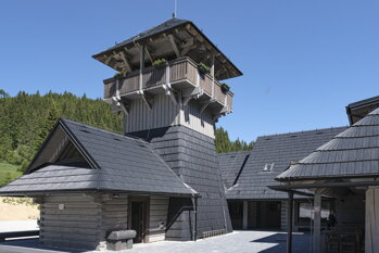 Stará zvonica v Nižnej Boci ošetrená Tíkovým olejom Naturalis Oils (odtieň: 2113 Vidiecky šedý) r. 2021