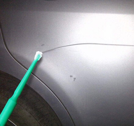 CARFIT Mikro aplikátor na retušovanie jemných poškodení.